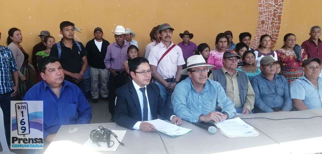 Representantes de la sociedad civil y autoridades indígenas y comunitarias se reunieron para exigir la destitución del alcalde reelecto Francisco Pérez Reyes de la UNE.