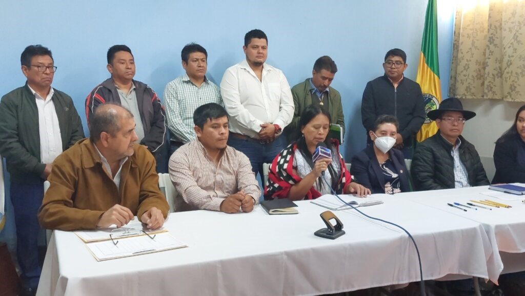 Representantes de la sociedad civil ante el Codede de Sololá, quienes han sido señalados de ser operadores políticos del diputado Allan Rodríguez y de Franciss Chavajay. Crédito - Agencia Guatemalteca de Noticias.